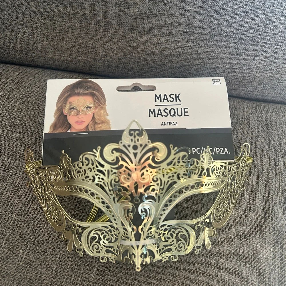 Elegant Gold Masquerade Mask